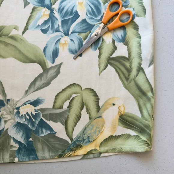 Tommy Bahama Wrap Silk Skirt Womens 10 Tropical Parrot Floral Resortwear Travel - Picture 9 of 9